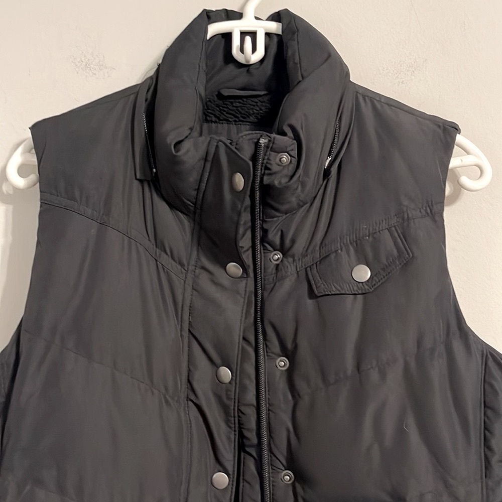 Banana republic black cozy warm vest size M - Picture 2 of 6